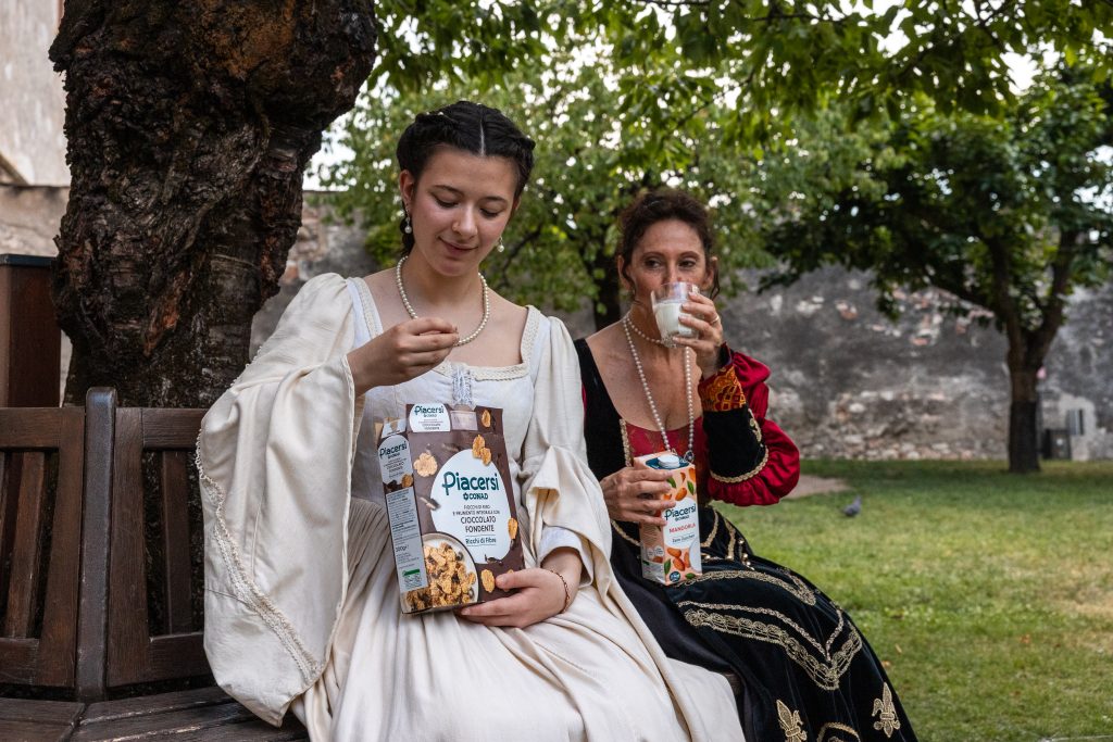 Feste Vigiliane | edizione 2025 | Dame con prodotti a marchio Piacersi Conad