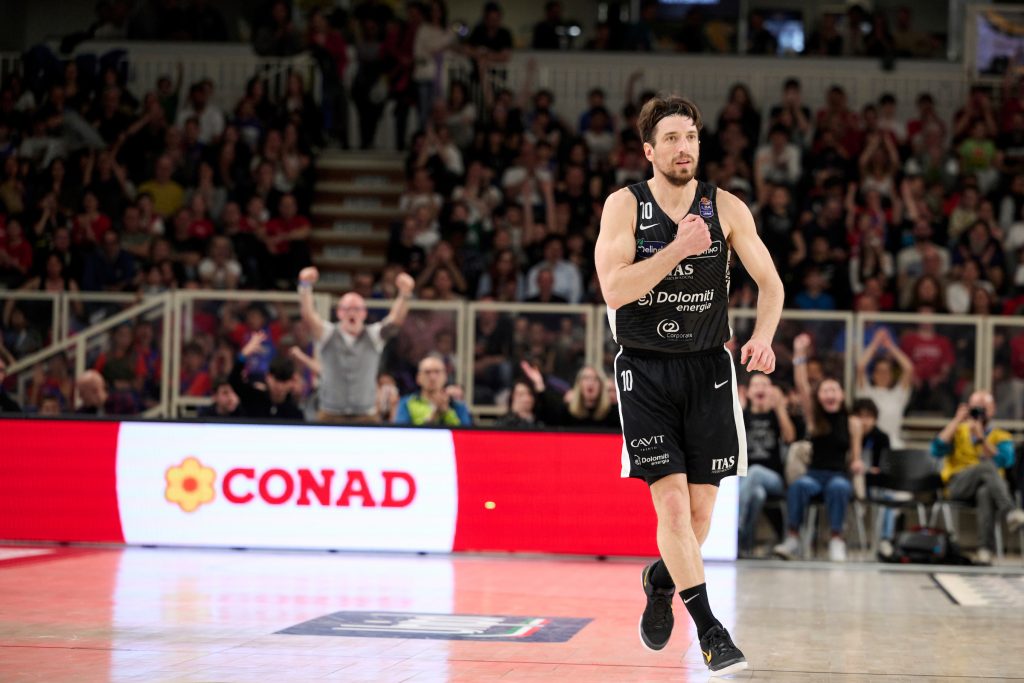 Andras Forray Toto, esultanza, conad

LBA, Serie A, venticinquesima giornata, Dolomiti Energia Trentino vs Givova Scafati

Foto Danele Montigiani - Aquila Basket Trento

Trento, 05 04 2025